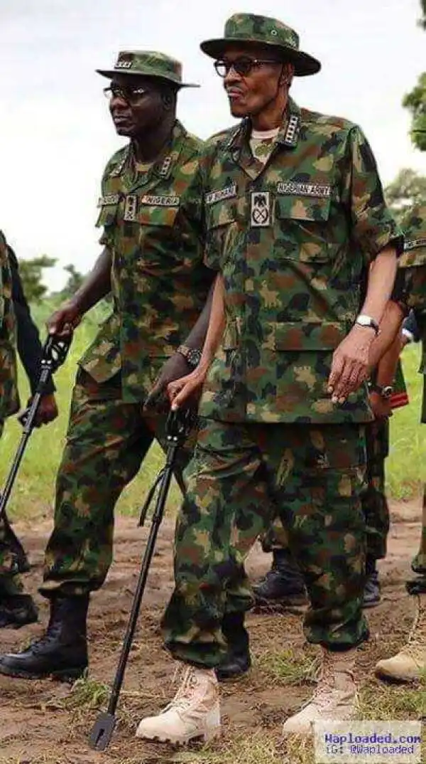 Buhari rocks full Army attire [PHOTO]
